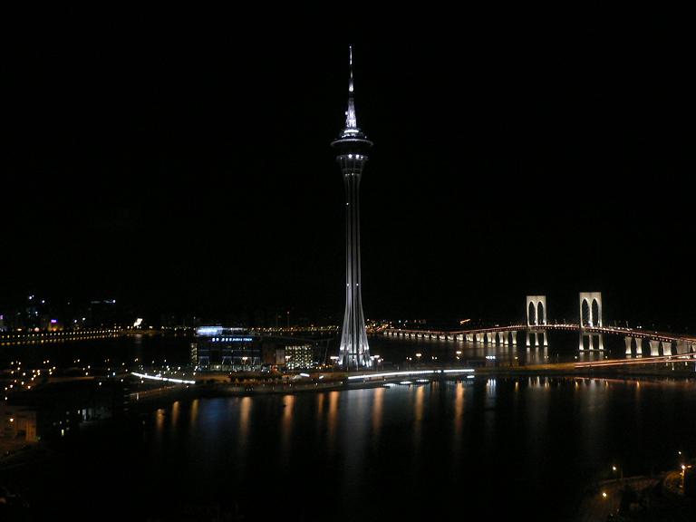 Macao est constitue de 3 iles : Macao, Taipa et Coloane, voici le dernier pont qui rejoint Taipa a Macao