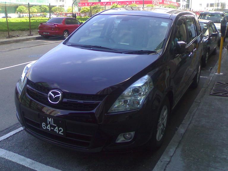 mazda 8 avant.JPG