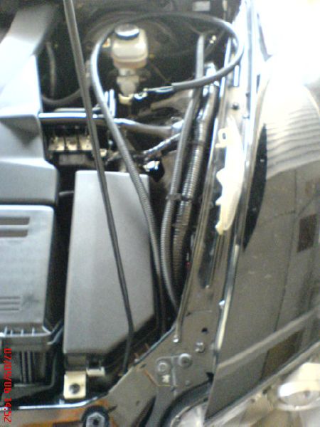 Tout est gainé et ramené a la fuse box!!