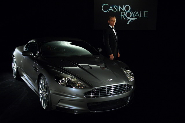 ASTON_MARTIN_DANIEL_CRAIG1_resize.jpg