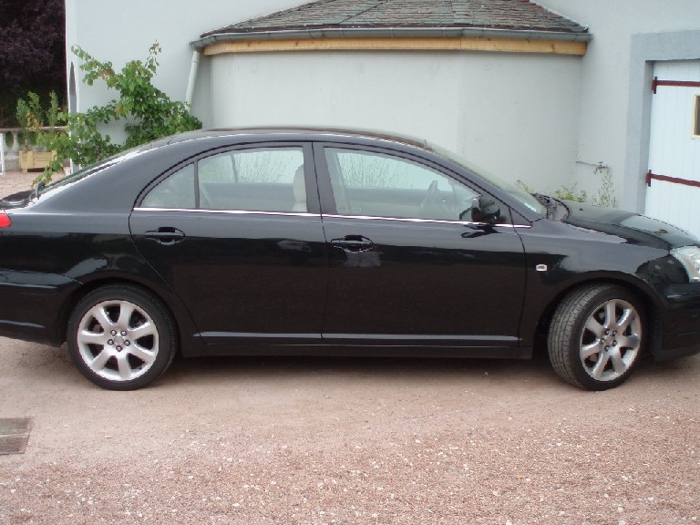 Avensis.JPG