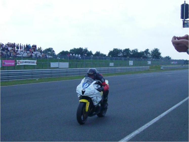 droite des stand 
<br />vitesse : 240 km/h
<br />et moi au chrono et le pc pour l'ALFANO