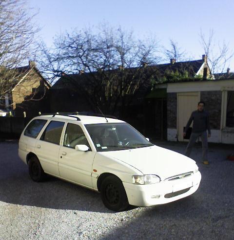 PS, sur la photo le capot est ouvert...