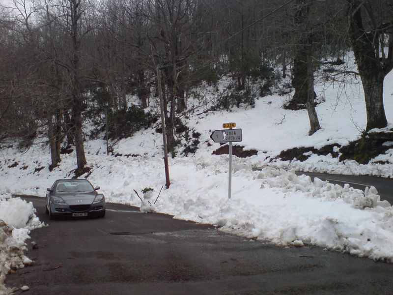 c'est chez moi au village dimanche, juste 40 cm de neige, j'ai bien tentez de choper le bonhome de neige, mais comme je vise mal j'ai choper le panneau