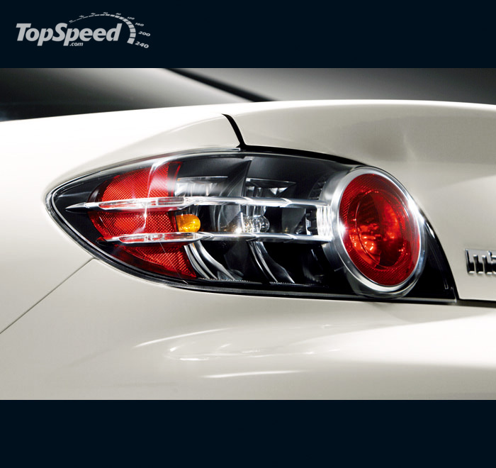 Mazda_RX-8_Rotary_Engine_40th_Anniversary_10w.jpg