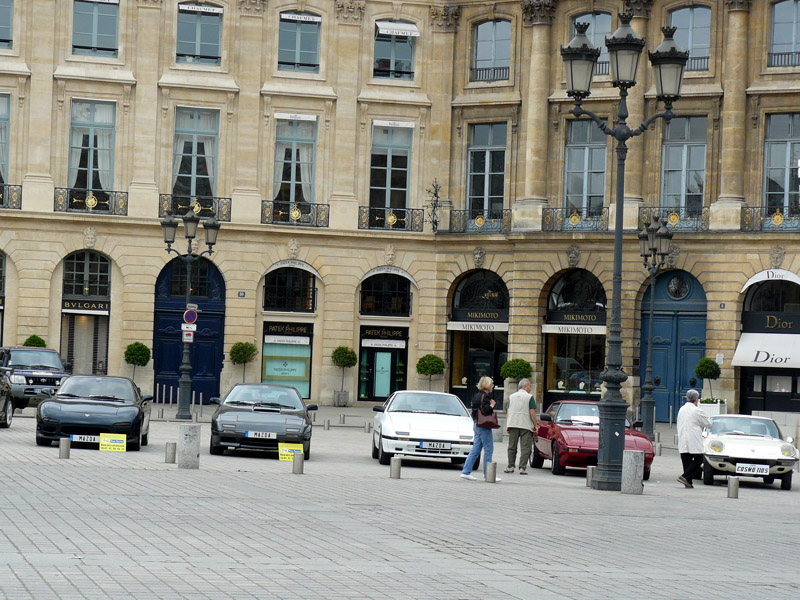 Les RX7 font leur show place Vendôme