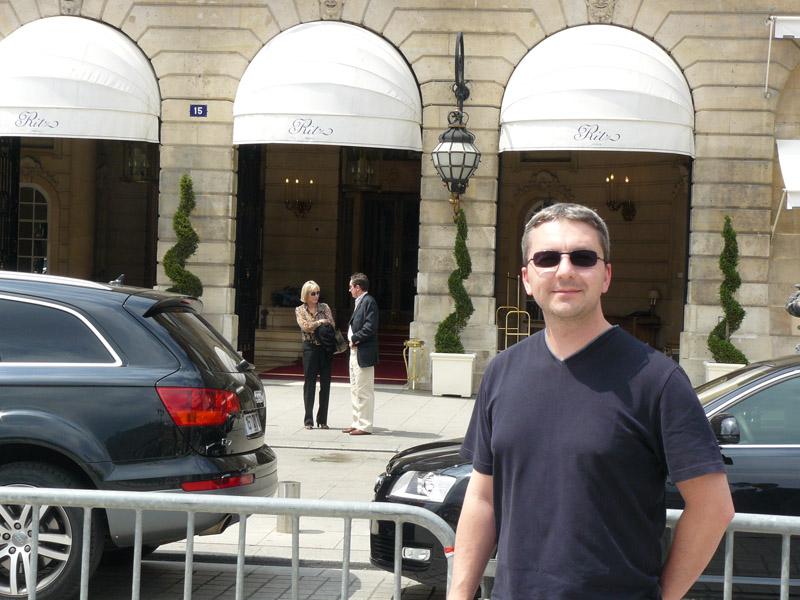 Mag devant le Ritz, trop une star!!