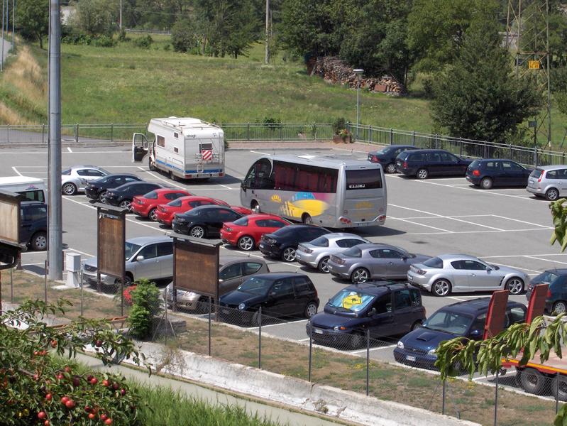 rassemblement dans la vallée d'aoste en 2006 (11 voitures + un rx8 sport cup), il était le premier tentatif ici en ma région :)