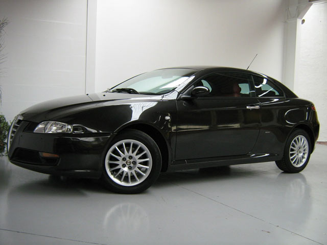 Alfa gt distinctive.