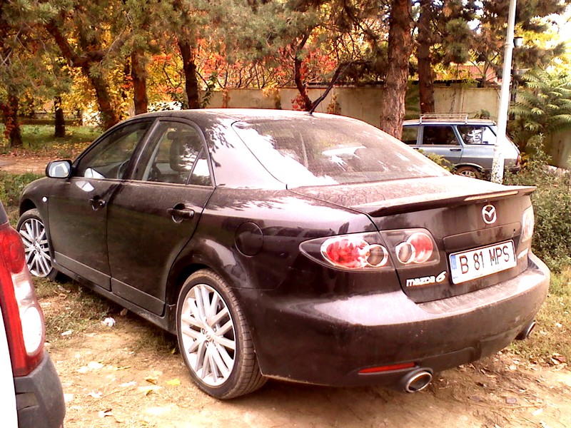 Une Mazda 6 MPS, garée tous les jours dans le campus..