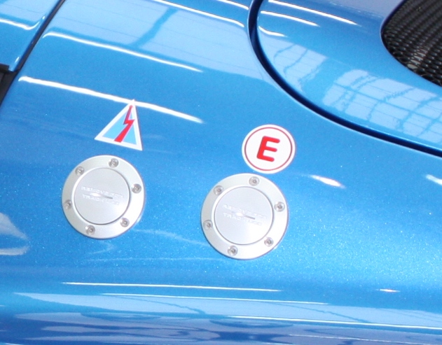 Trappes coupe circuit et extincteur.JPG