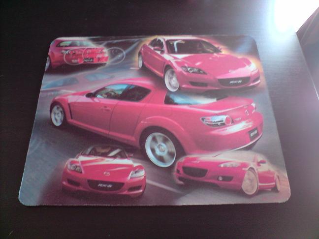 en reel la voiture est rouge par cette fausse couleur qui ressort ^^