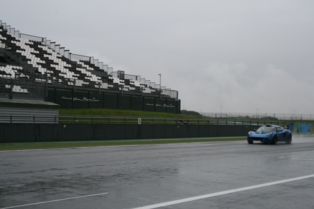 Exige sous la pluie! comme toute la journée d'ailleurs!.JPG