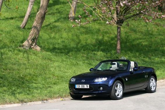 Mazda MX-5 blue design.jpg