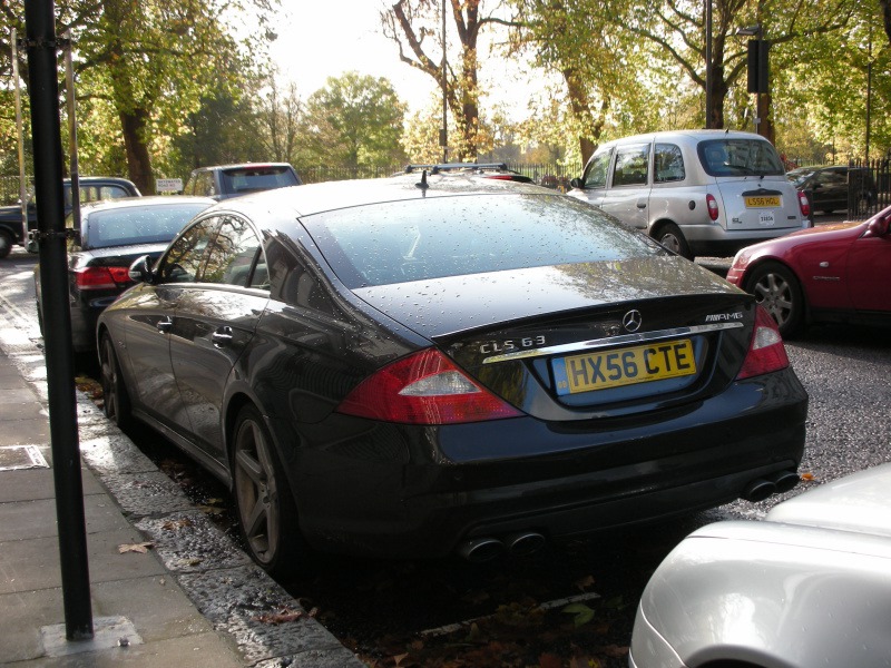 Dans la même rue que les Astons et la Maybach. Ah oui, il y avait une RS4 dernier modèle 20mètres plus loin...
