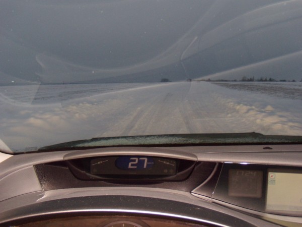 voilà ce que ca donne au volant de la civic....hé bah les pilot sport 2....ne sont pas fait pour la neige!!!! :D