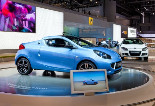 Stand-Renault-Wind-500x342[1].jpg