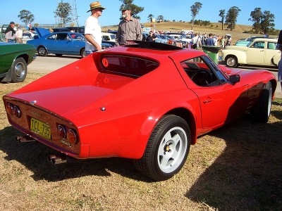 800px-Red_bolwell_nagari_(rear).jpg