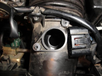 Trou en dessous du débitmètre menant au 1er oil catch tank?N