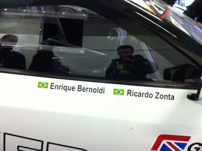 Mais qui roule sur cette auto? Un ex pilote de F1!