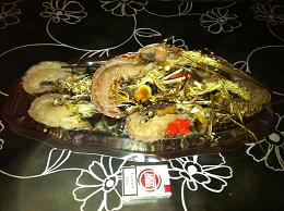 la plus petite langouste presente sur se plateau fait 900gr, pour 25euro le kilo!!!!