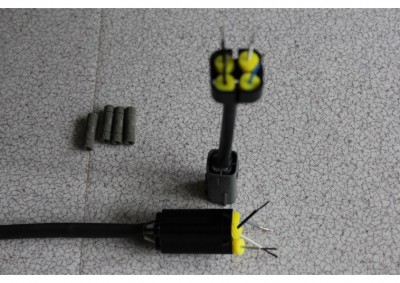 3.jpg (169.73 Kio) Consulté 32366 fois AU MOMENT DE LA DÉCOUPE DES FILS AINSI QUE LA MISE EN PLACE DU CONNECTEUR FOURNI