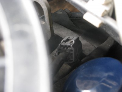 radiateur + sonde lambda 014.jpg (95 Kio) Consulté 32366 fois VOICI AU SE TROUVE LE CONNECTEUR DE LA SONDE LAMBDA, IL EST JUSTE A COTE DU FILTRE A HUILE.