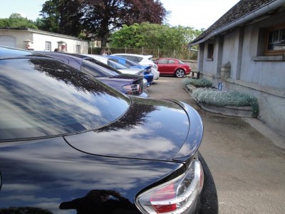 Arrivée sur le parking du fromager du dimanche matin