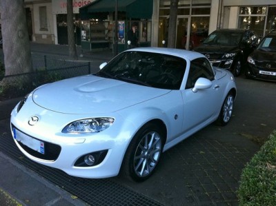 Devant Mazda Austerlitz vers 19h