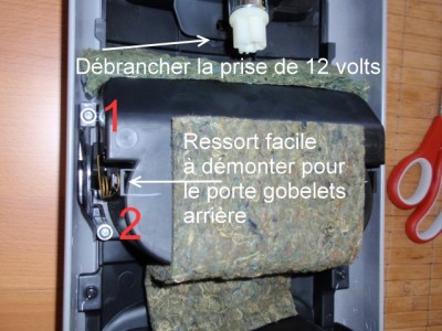 Emplacement Vis Console centrale en dessous.JPG (137.24 Kio) Consulté 19940 fois Le dessous