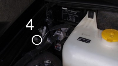 A cet endroit arrive un fil qui part directement de point 3.<br />De cet endroit repart un fil vers le point 5 (chiffre blanc)