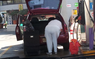 &quot;nana&quot; locale, admirez le pantalon :)