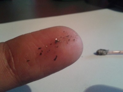Poudre présente sur les têtes de bougies