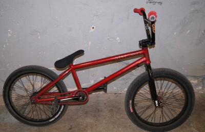 Mon vélo en attendant la voiture :D