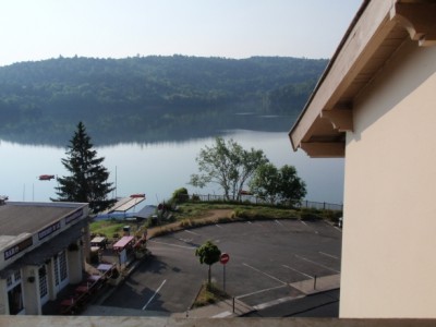 Notre vue de la chambre d'hôtel à Aydat.