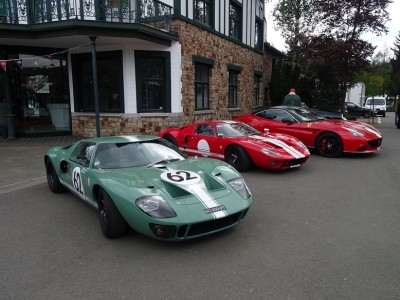 2 GT40 à l'Eau Rouge et une F. California