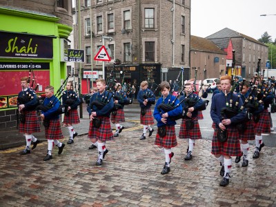 Une parade de cornemuses à Dundee