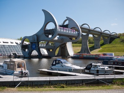 The Falkirk Wheel : une écluse rotative (!!!) de 35 m de haut !