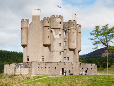 Le Braemar Castle