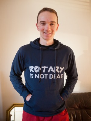 Sweat-shirt à capuche ROTARY IS NOT DEAD. Vous découvrez ma tronche au passage.