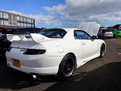 Superbe Mitsubishi FTO ! J'ai d'abord cru que c'était une RX-7, la ligne est assez similaire.