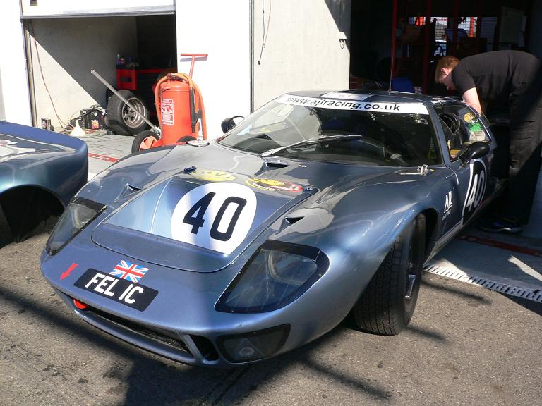 Incroyable Auto, la première GT40 à l'époque vendue à un pilote privée pour la compétition !!