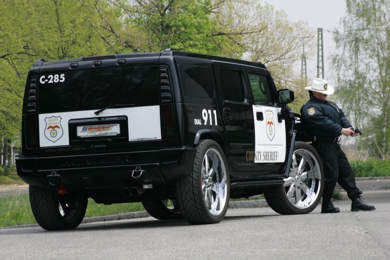 Hummer_Police_3.jpg