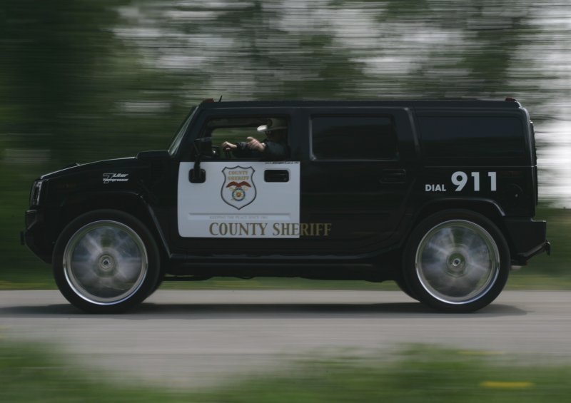 Hummer_Police_4.jpg