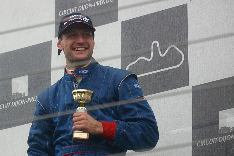on l'a mis en prison à la fin de la course :(