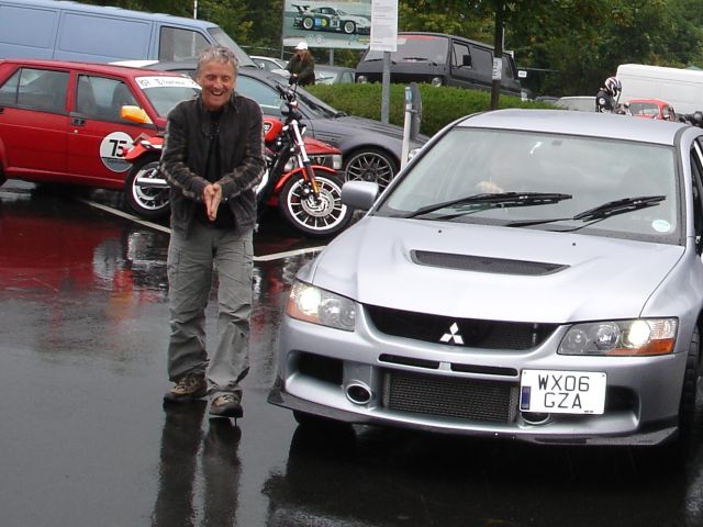 L'EVO IX 360 ... qui servait de taxi !
<br />avec un passager après un tour ... alors heureux ? :-)