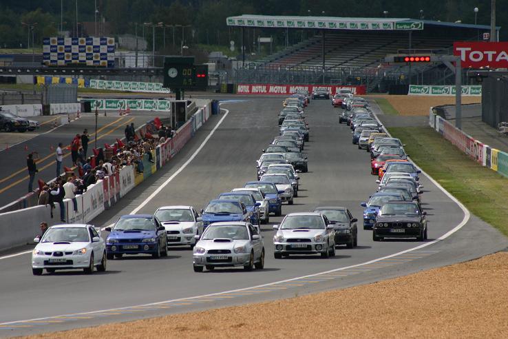 la parade, plus de 100 autos divisées en 3 groupes !