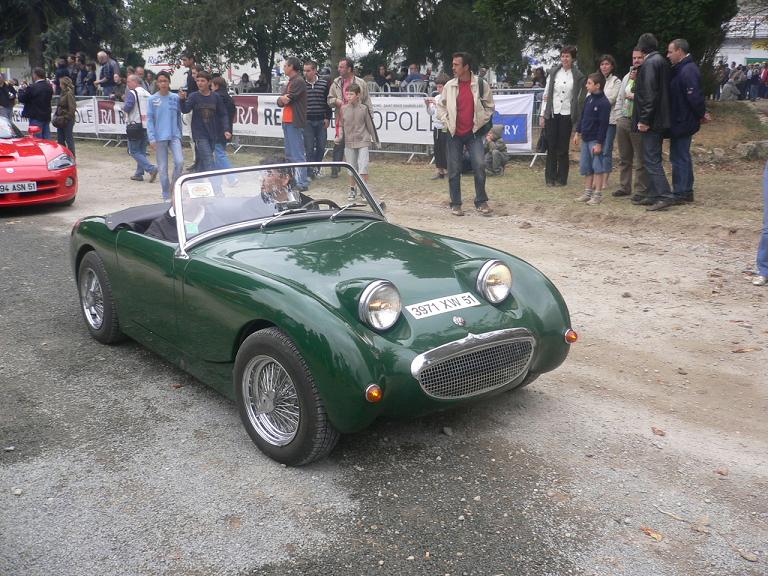 une vieille Triumph je crois !