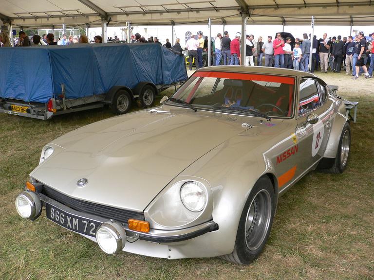 la Datsun 240Z ! bruit de folie avec son 6 cylindres en ligne me semble t'il !!