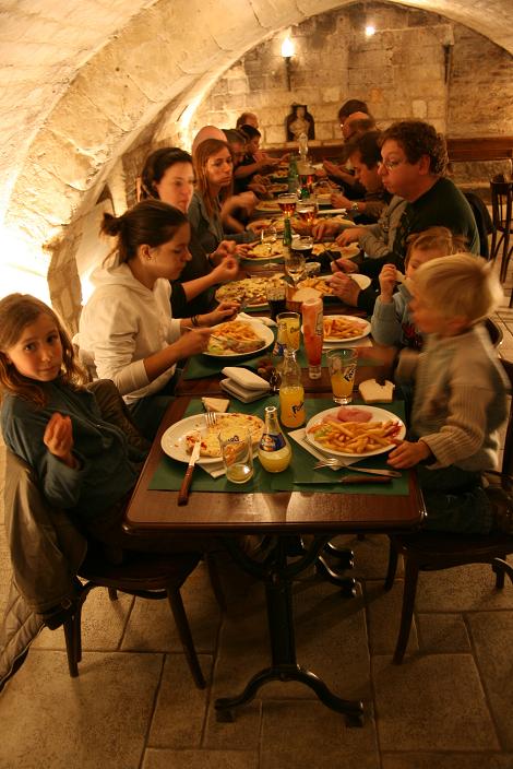 Le Caveau